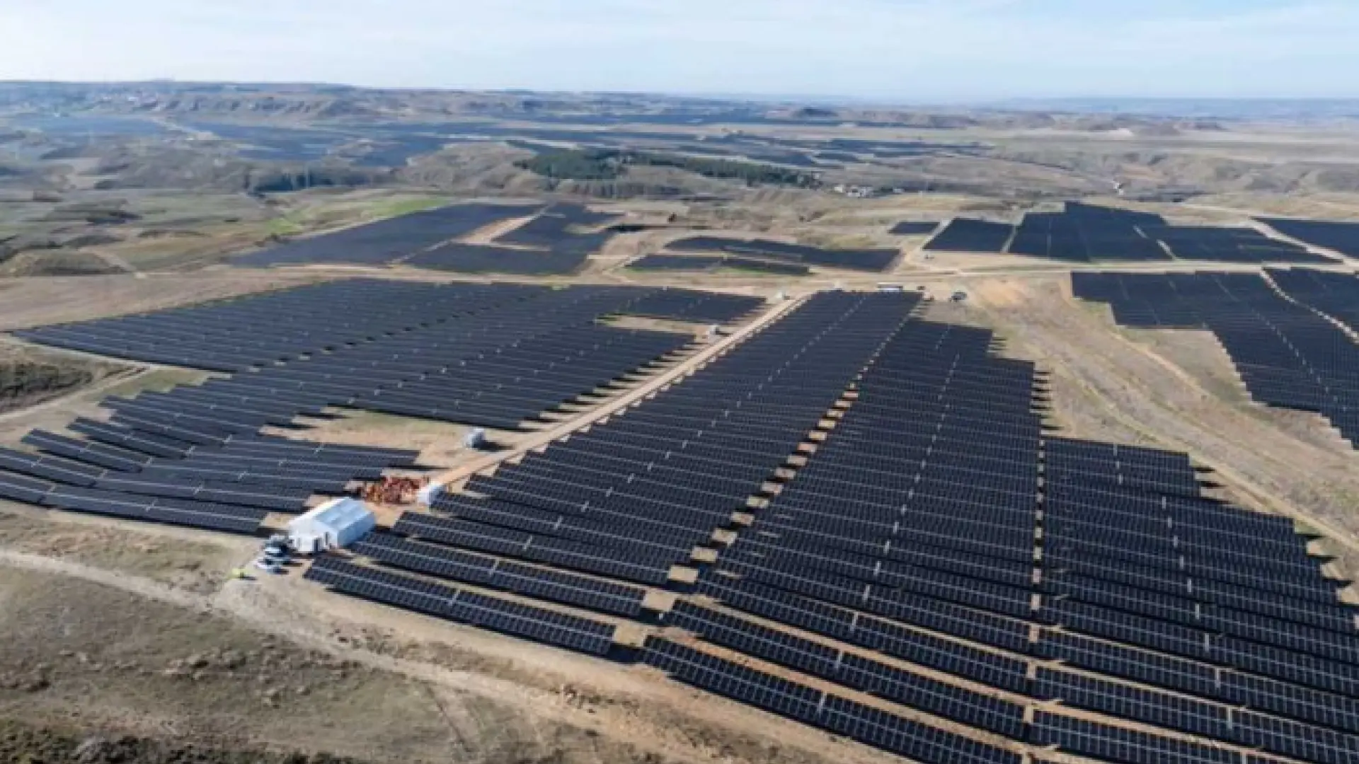 Planta fotovoltaica en la localidad conquense de Belinch&oacute;n.