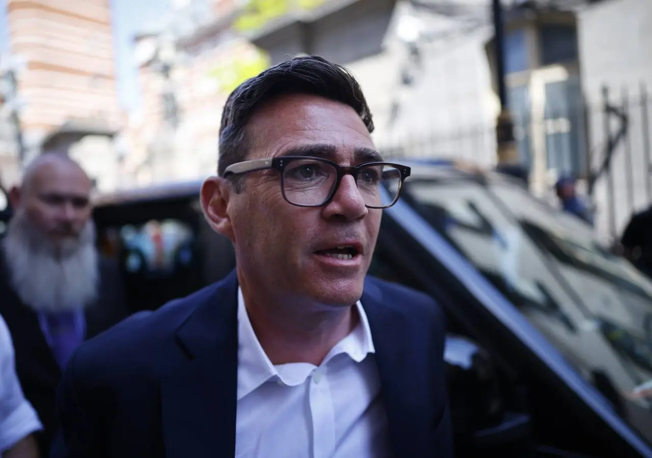 Andy Burnham renuncia al reingreso de Reino Unido a la UE durante su mandato