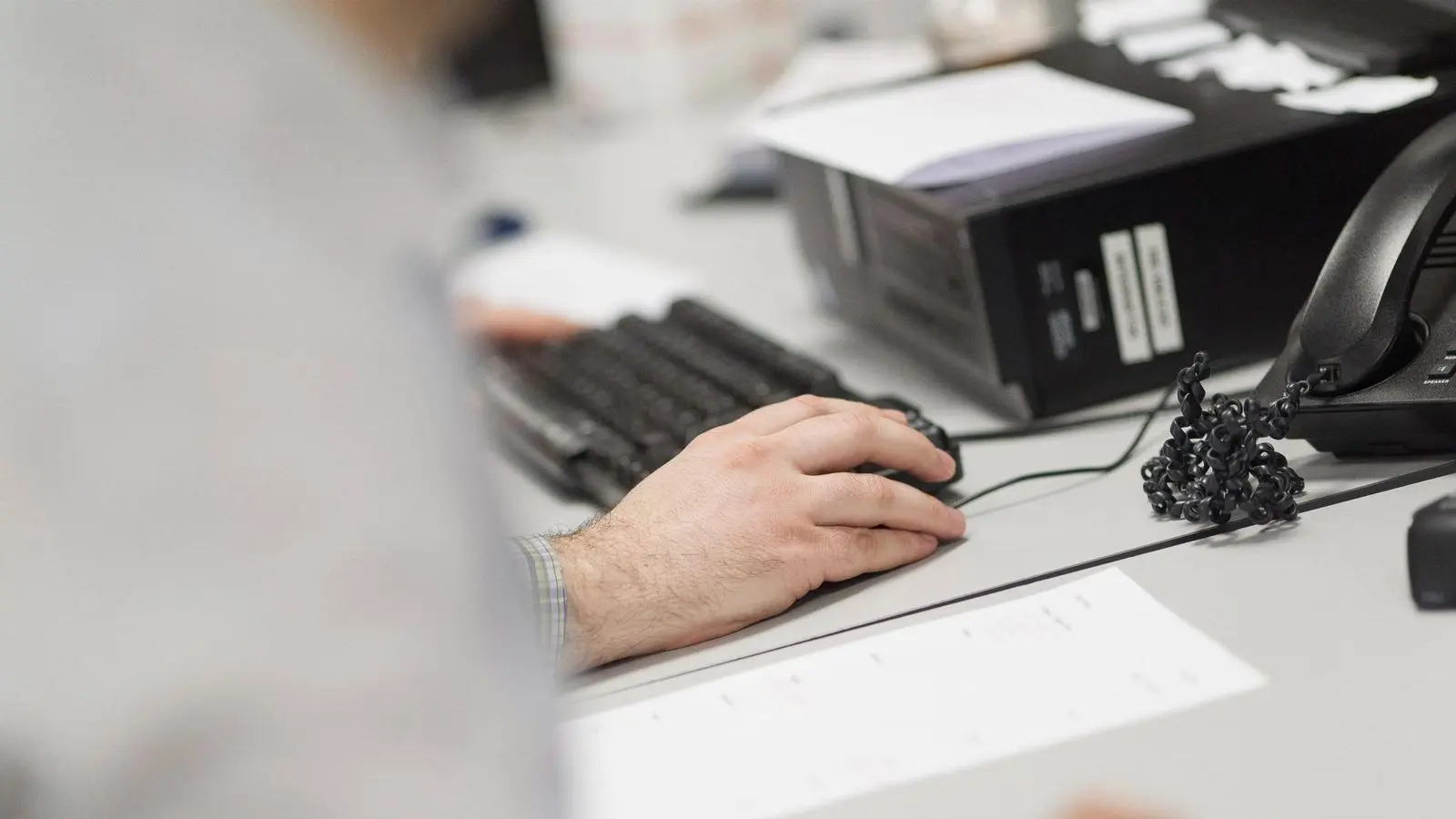 La negociación entre la Junta y los sindicatos no fija fecha para el teletrabajo de los funcionarios