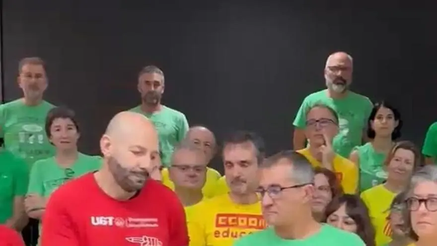 Stepv, CCOO y UGT se encierran en la Conselleria de Educación para exigir que se negocien los temas de la huelga