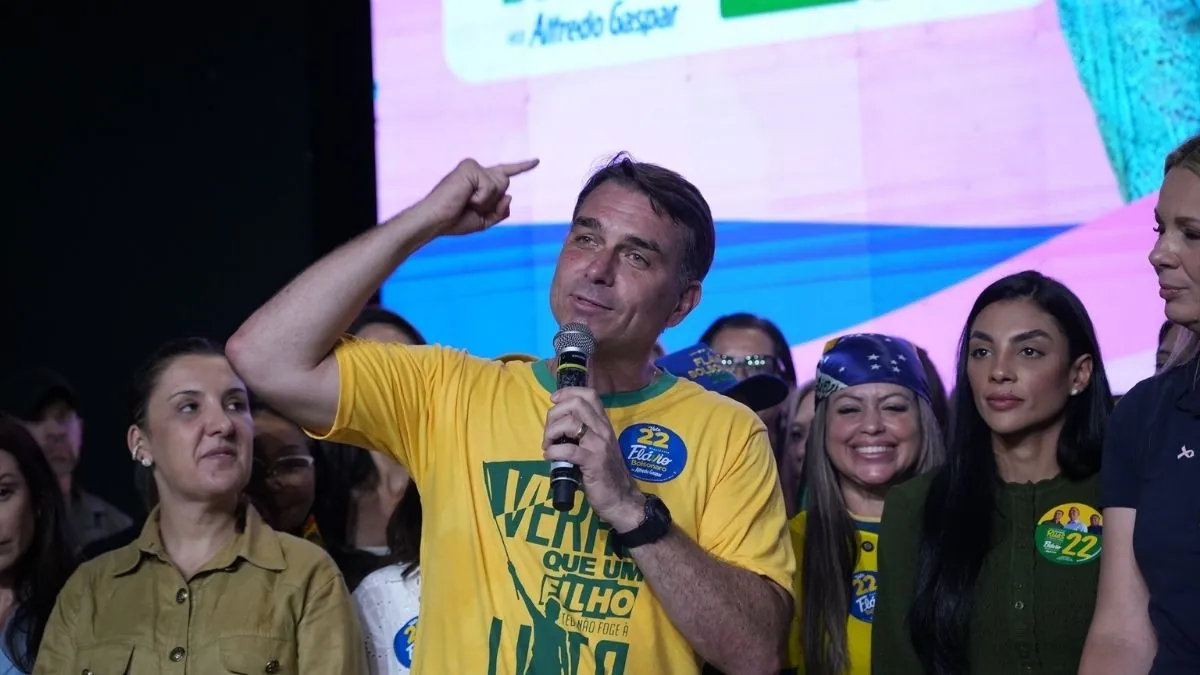 El Supremo brasileño prohíbe a Flávio Bolsonaro salir del país por blanquear dinero Flávio Bolsonaro, candidato derrotado en