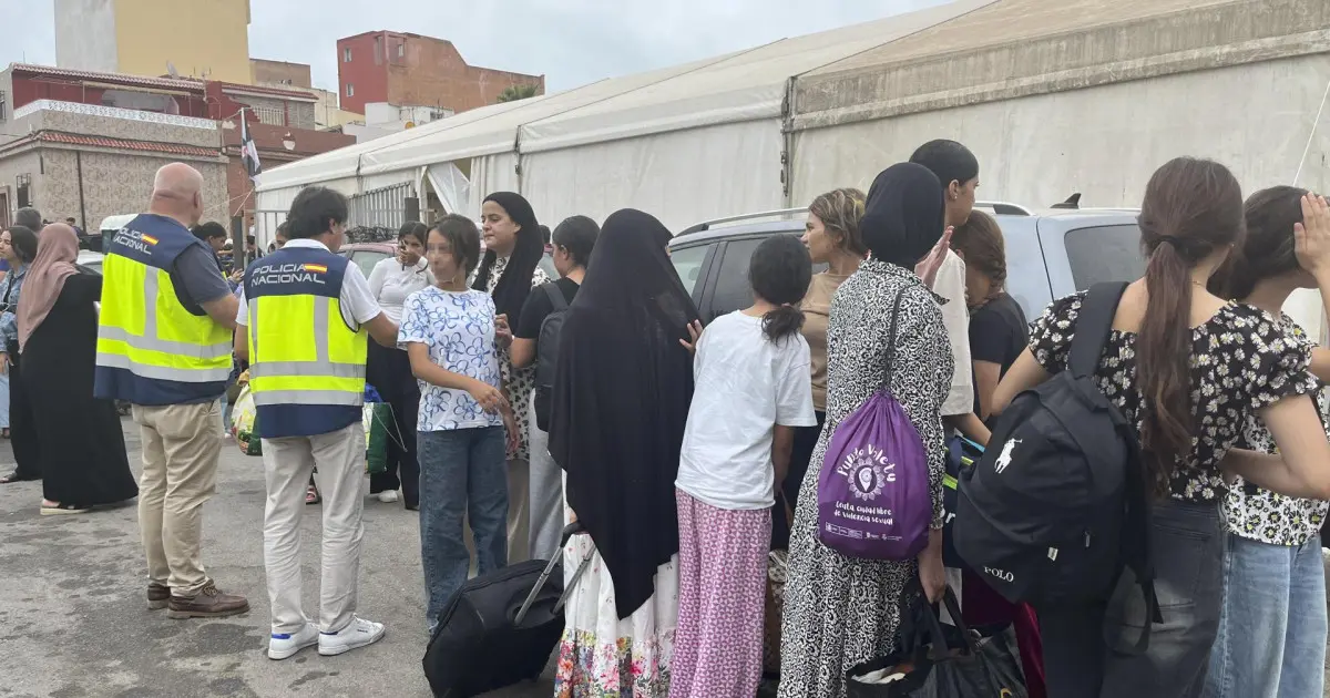 Torres culpa a Vivas y al PP del bloqueo de los traslados de Ceuta, de donde solo han salido 288 de los 3.331 menores