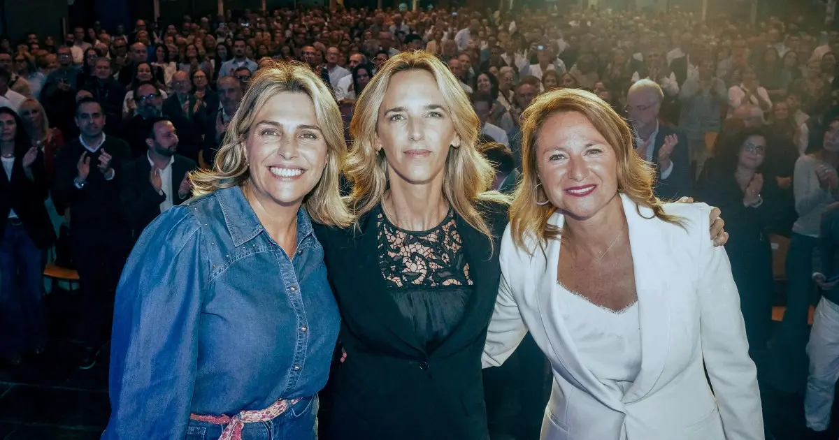 Cayetana Álvarez de Toledo llena un auditorio en Castellón y pide una “revolución de la decencia”