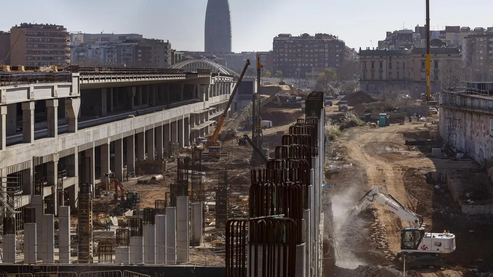 Collboni propone que la estación de la Sagrera lleve el nombre de Pasqual Maragall y fija su final en 2031