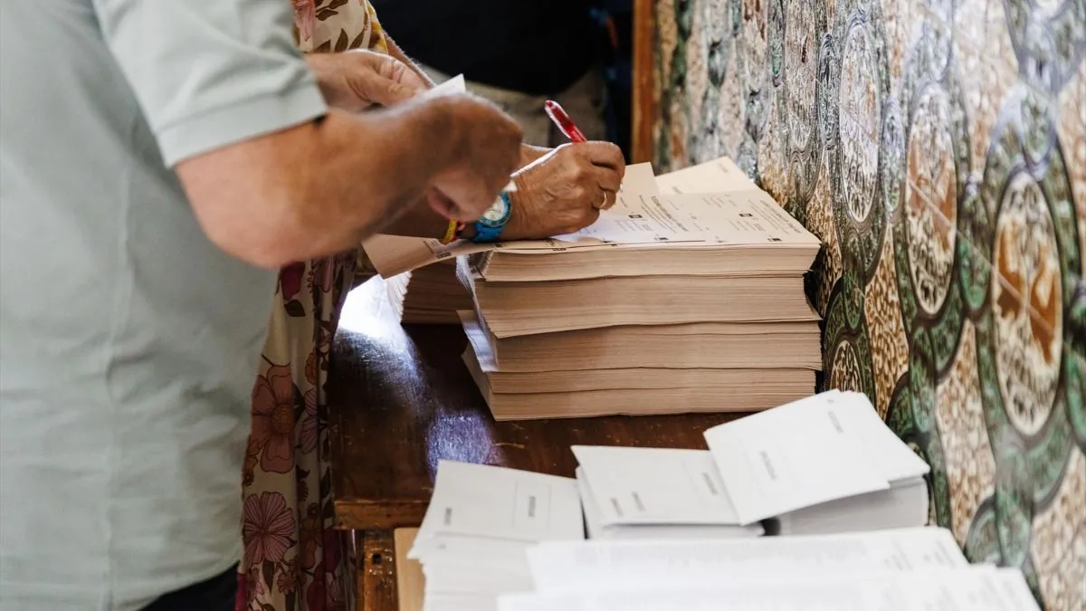 Encuesta | ¿Los votantes de PP y Vox serán receptivos al acuerdo para votar en el Senado? Votantes rellenado la papeleta del