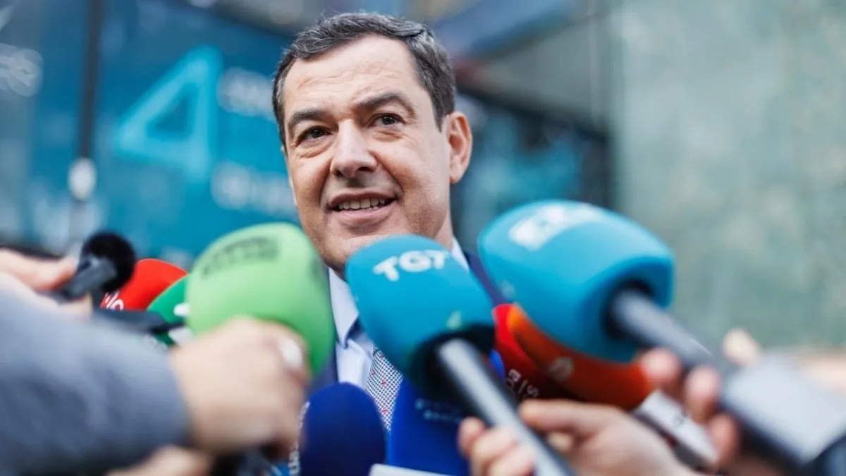 Juanma Moreno defiende el pacto entre PP y Vox para el Senado como un «acuerdo puntual» El presidente del PP de Andalucía y d