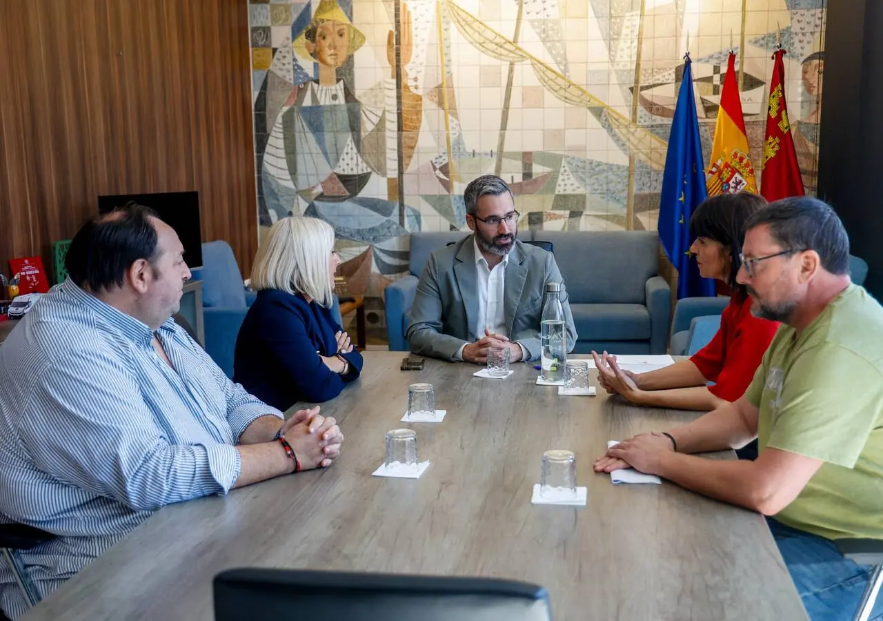 Reunión de Lucas con los sindicatos / Delegación del Gobierno