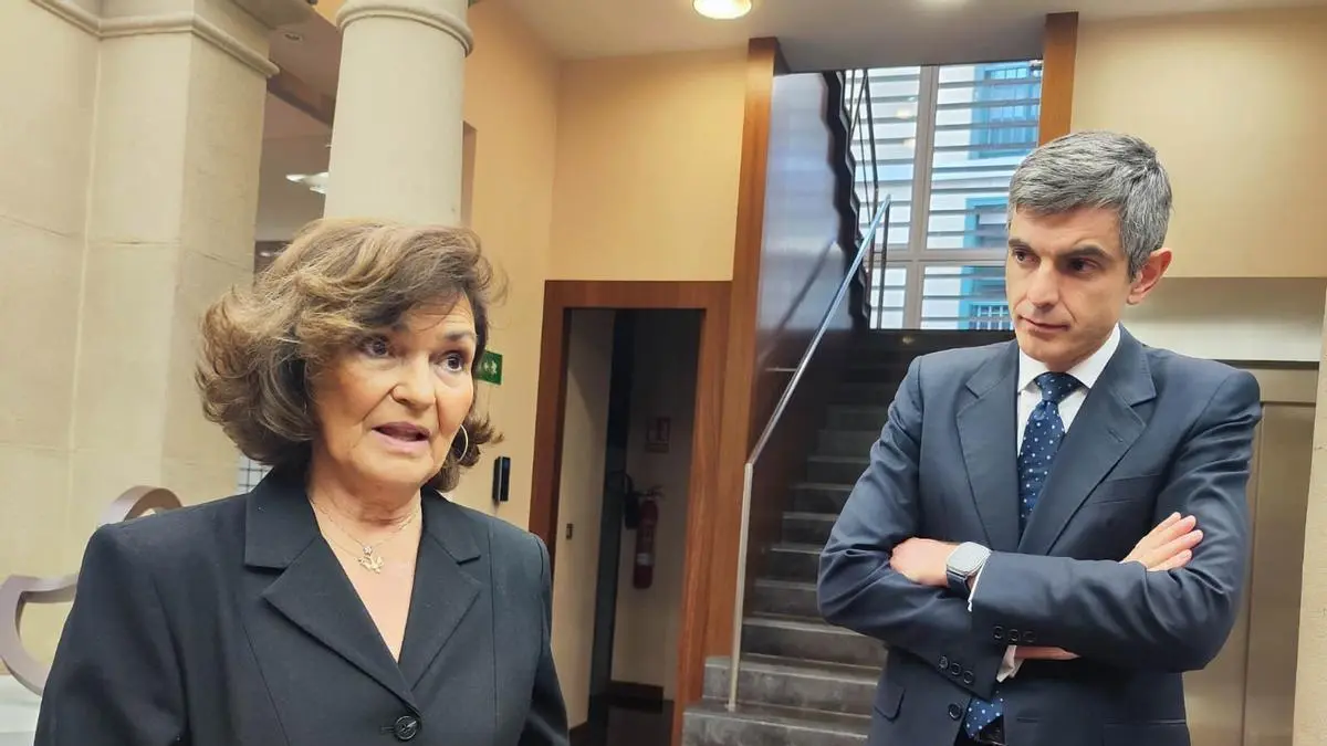 Carmen Calvo pide no “blanquear el fascismo” calificando su avance como polarización