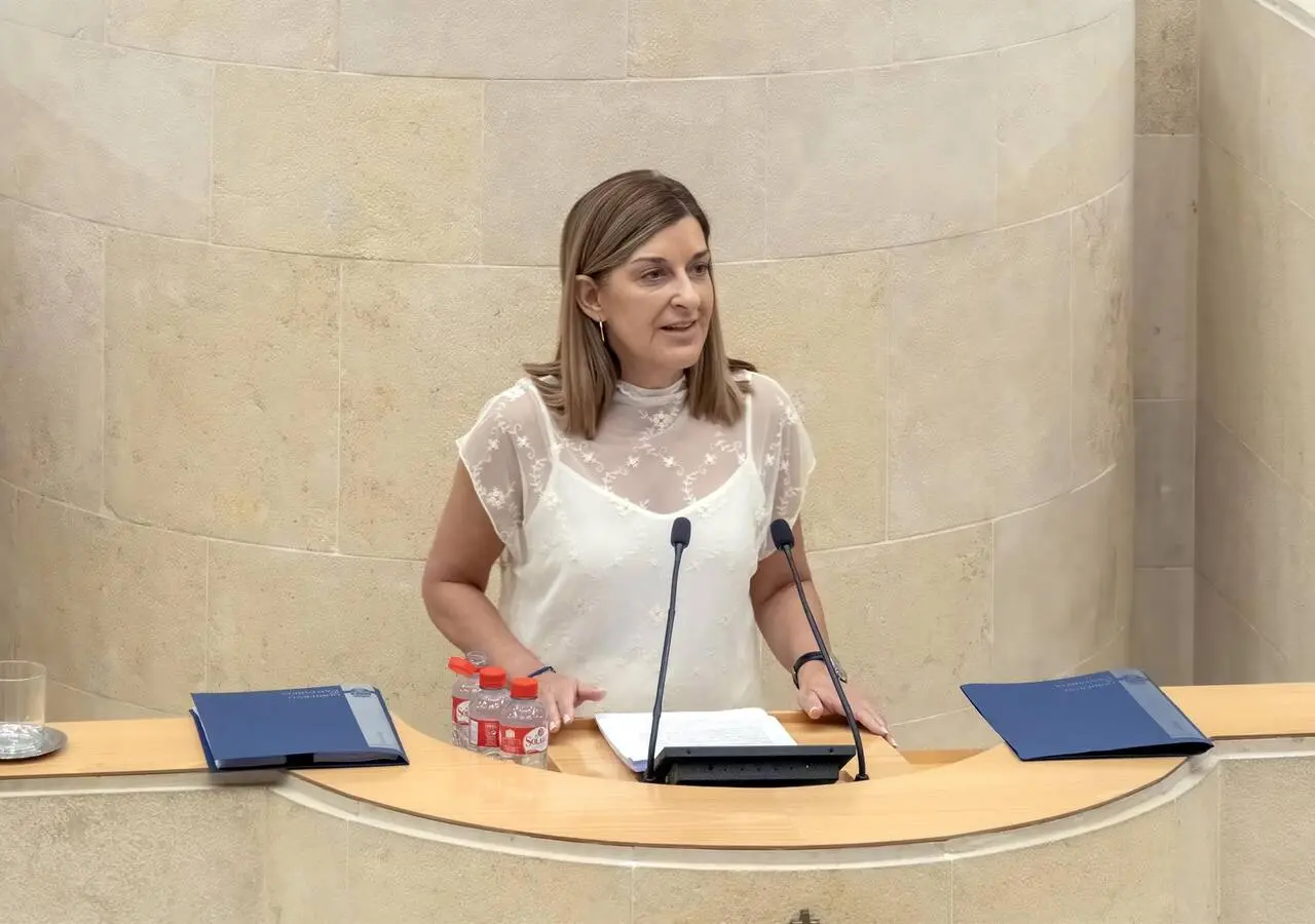 María José Saénz de Buruaga, presidenta de Cantabria, durante el Debate sobre el Estado de la Región