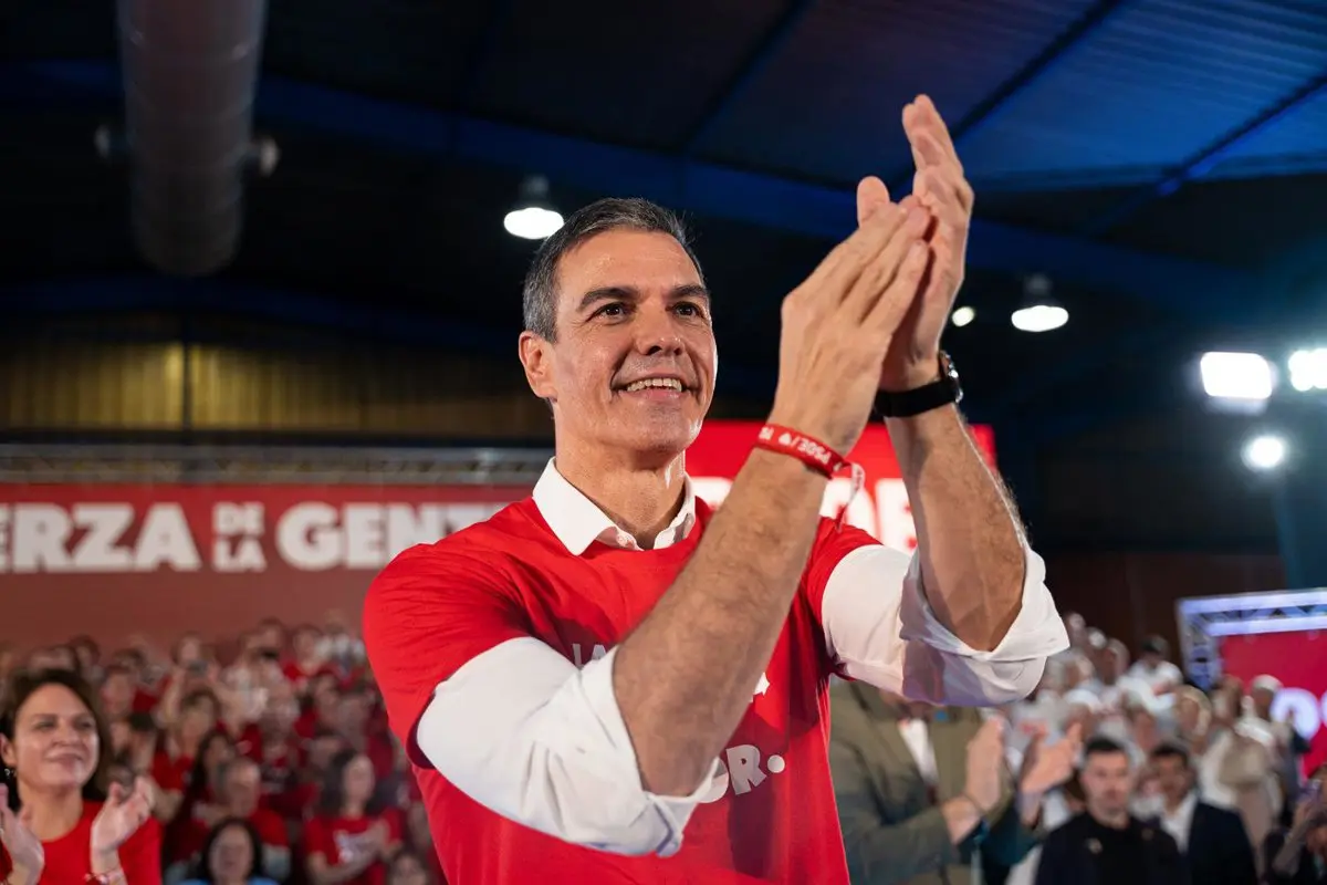 Sánchez interviene en un acto de precampaña en Gijón