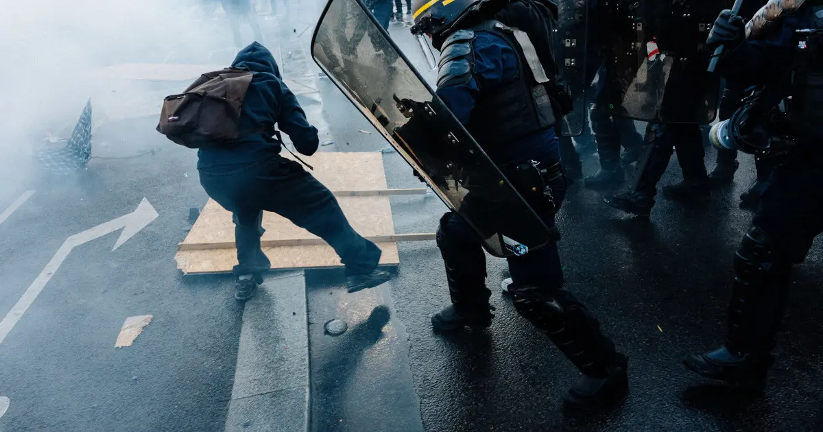 El Senado francés aprueba una ley más dura contra los saqueos y los disturbios
