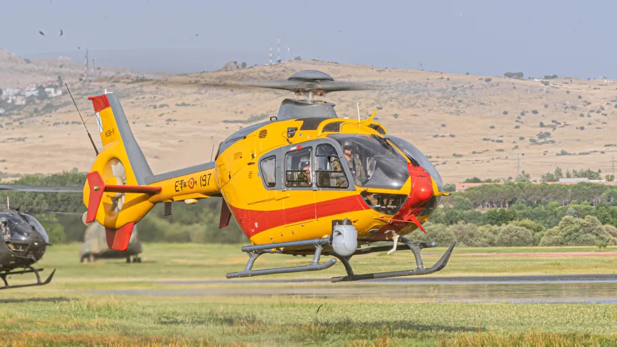 El Gobierno autoriza 392 millones para adquirir 22 nuevos helicópteros a Defensa e Interior