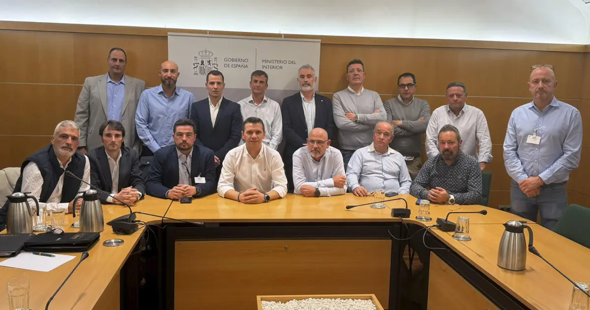 Policías y guardias civiles suspenden sus protestas laborales tras el grave accidente de tren