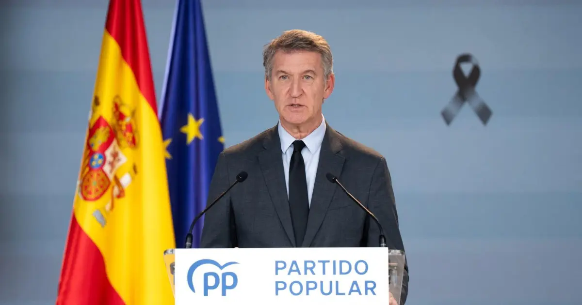 Feijóo encabeza en Madrid el minuto de silencio del Partido Popular por el choque de trenes de Urda