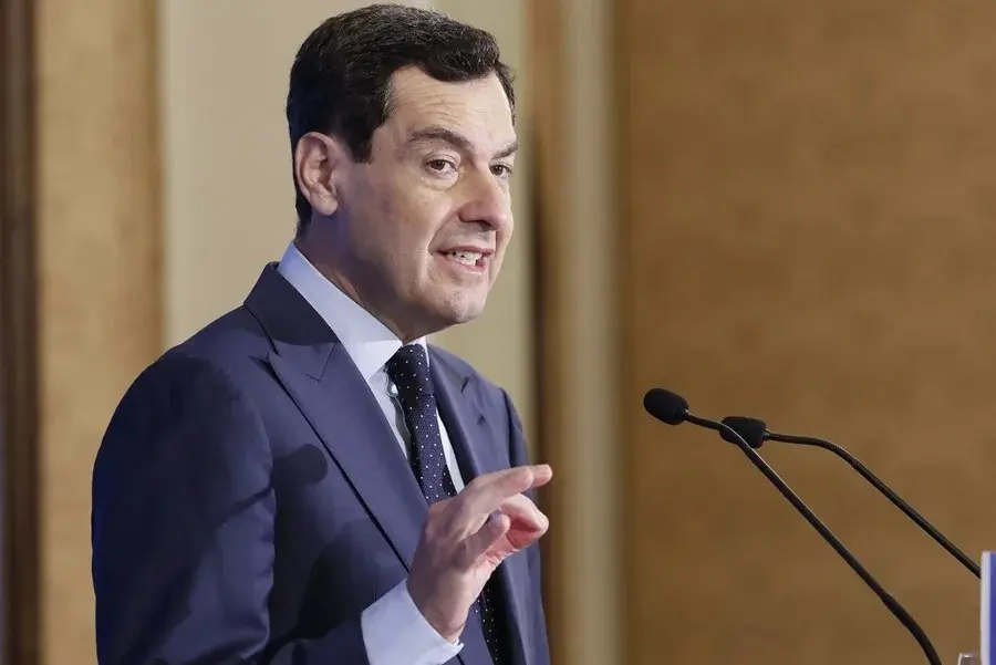 Juanma Moreno exige al Gobierno central transparencia y una revisión de las vías andaluzas tras el choque de trenes de Urda