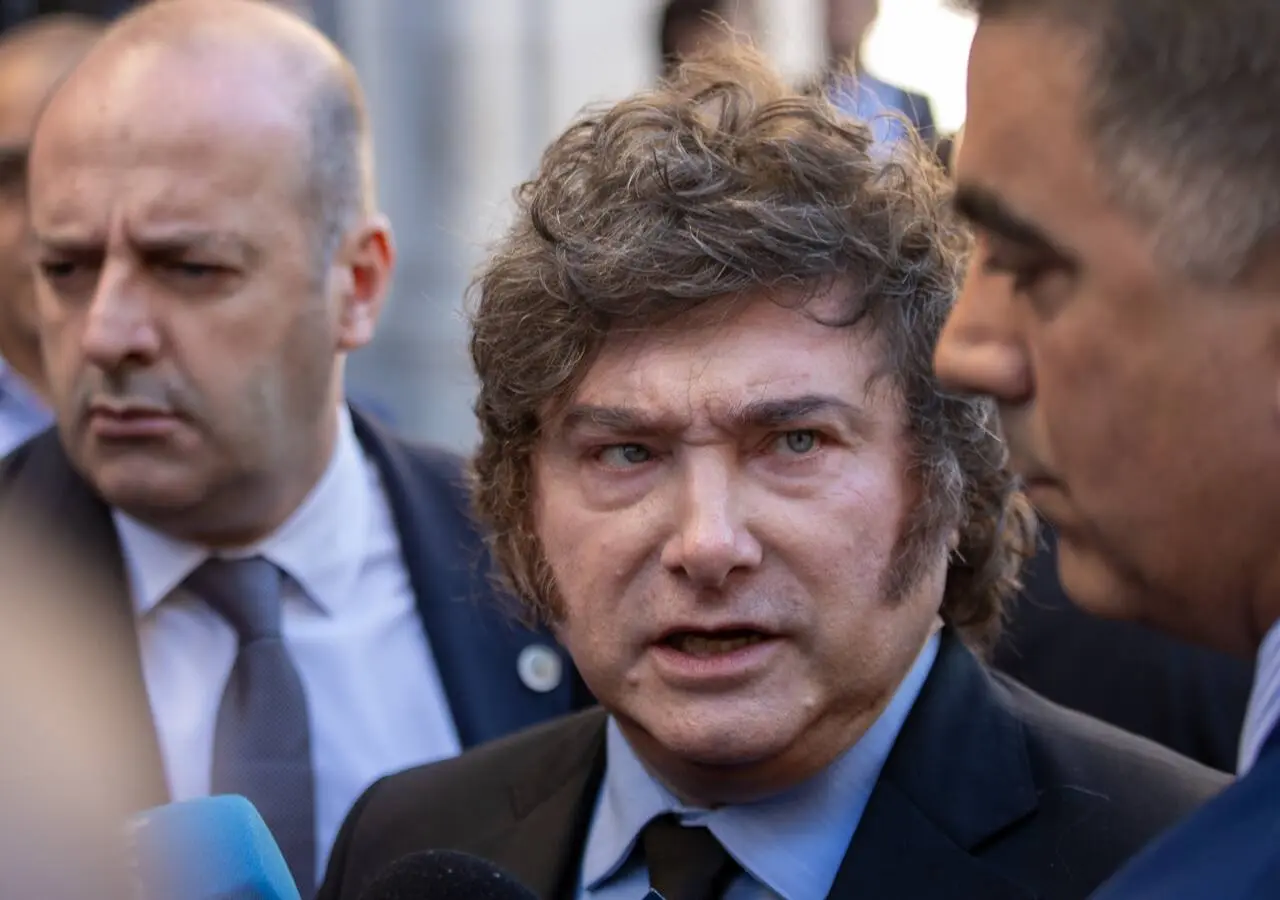 Javier Milei, presidente de la República Argentina, asiste a un desayuno informativo organizado por el Foro Nueva Economía en