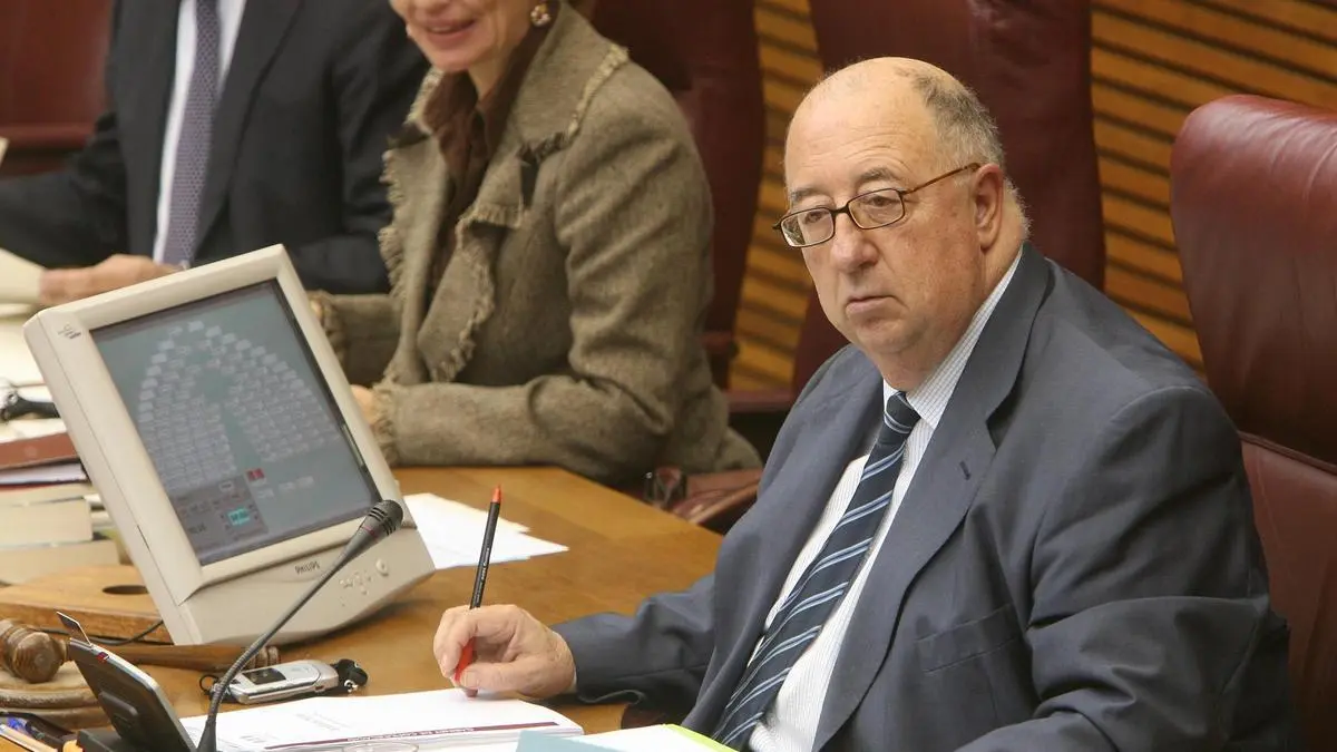 La Audiencia de Alicante condena al expresidente de las Corts Julio de España a año y medio de prisión por agresión sexual a una paciente
