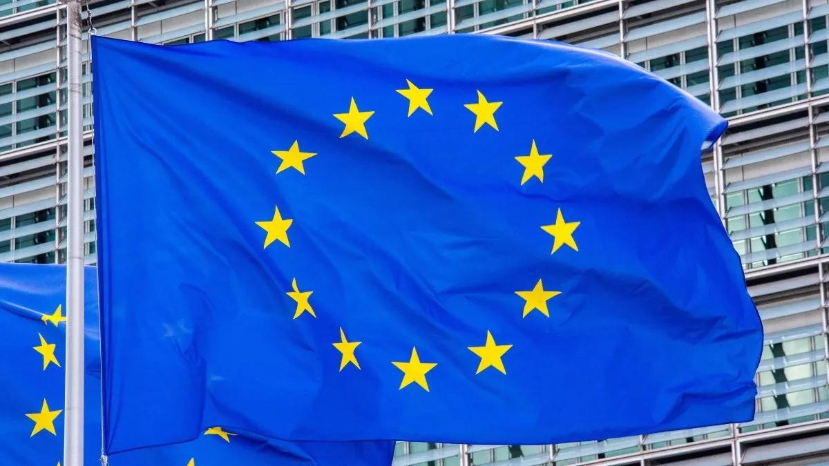 La UE paraliza leyes nacionales que regulan el acceso de menores a las redes sociales Bandera de la UE. | Alicia Windzio (dpa
