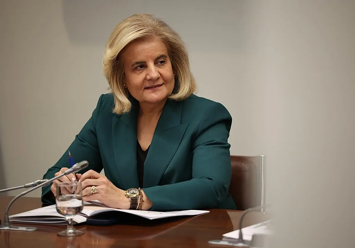 El Partido Popular lamenta el fallecimiento de la exministra Fátima Báñez a los 59 años en el choque de trenes de Urda