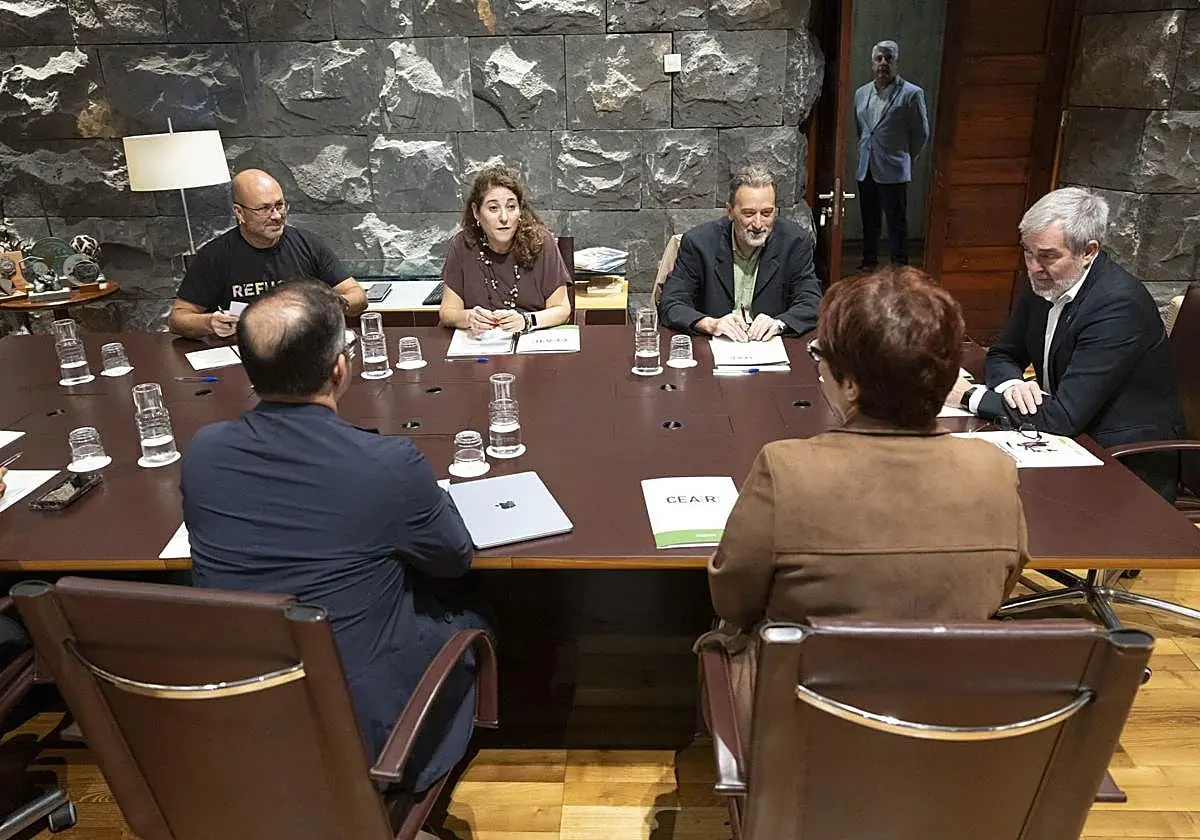 Los directores generales de CEAR, en el encuentro que mantuvieron con el presidente de Canarias, Fernando Clavijo, Candelaria