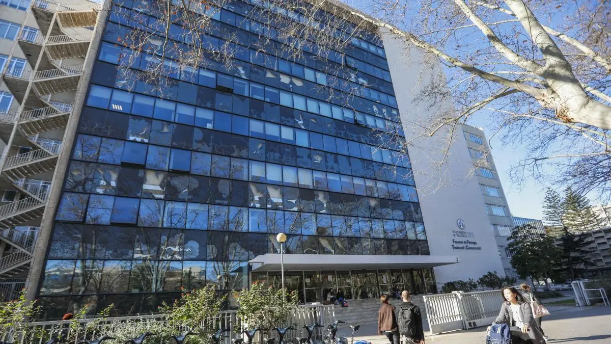 El TSJ valenciano anula la norma de la Universitat de València que solo comunicaba en valenciano con su personal