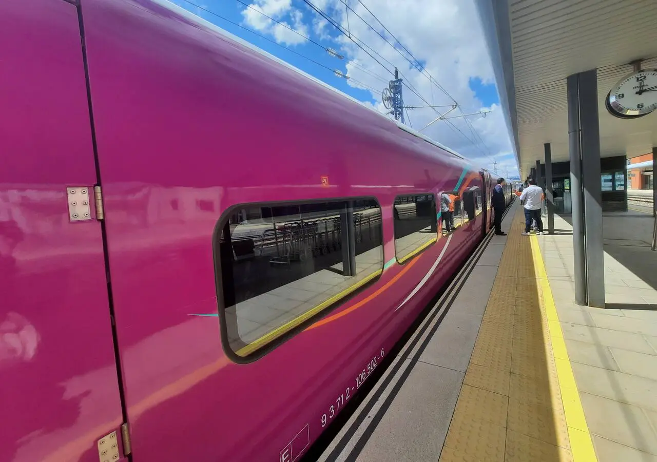 Tren AVLO de Renfe en la estación de Calatayud (Zaragoza) / RENFE
