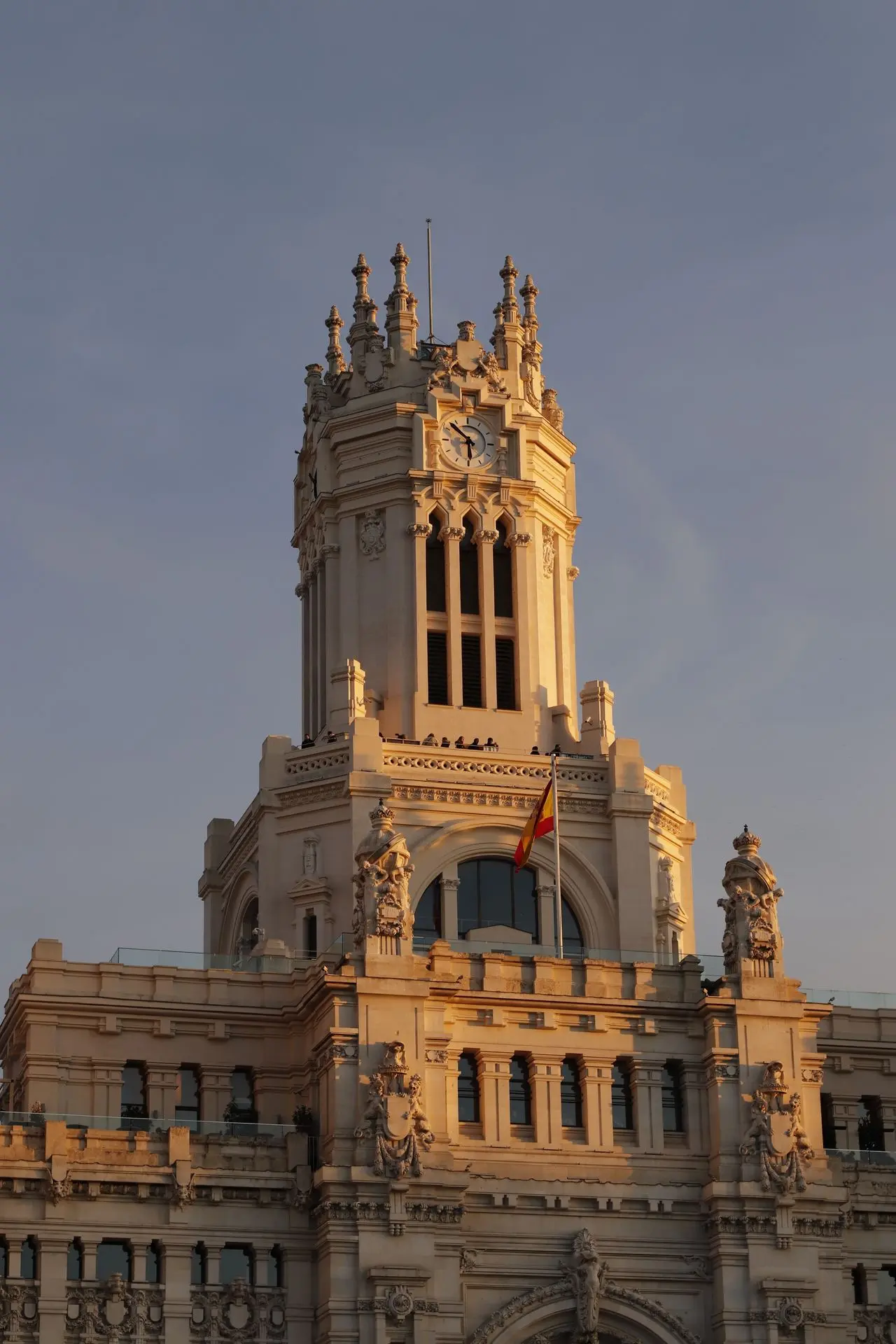 SyM Consulting sitúa al PP como primera fuerza en la Comunidad Valenciana con el 33,7 % de los votos