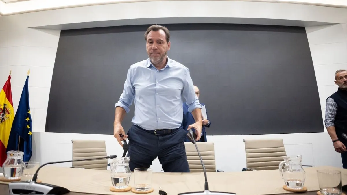 Puente reprocha ahora a Feijóo su actitud tras el accidente de Angrois: «Doble vara de medir» El ministro de Transportes, Ósc