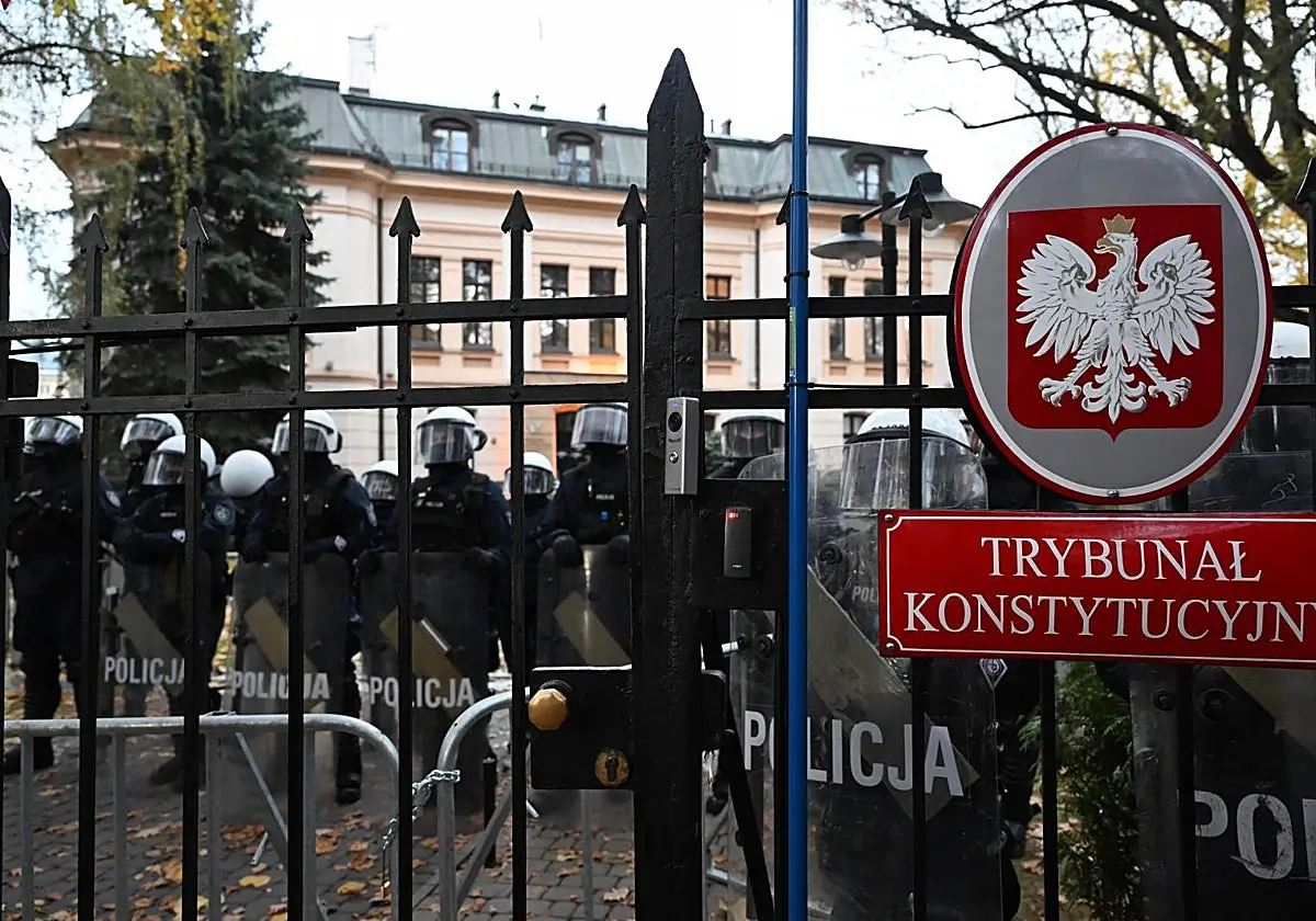El presidente de Polonia ordena a la Policía retirar el bloqueo y convoca al Parlamento para “restablecer el orden”