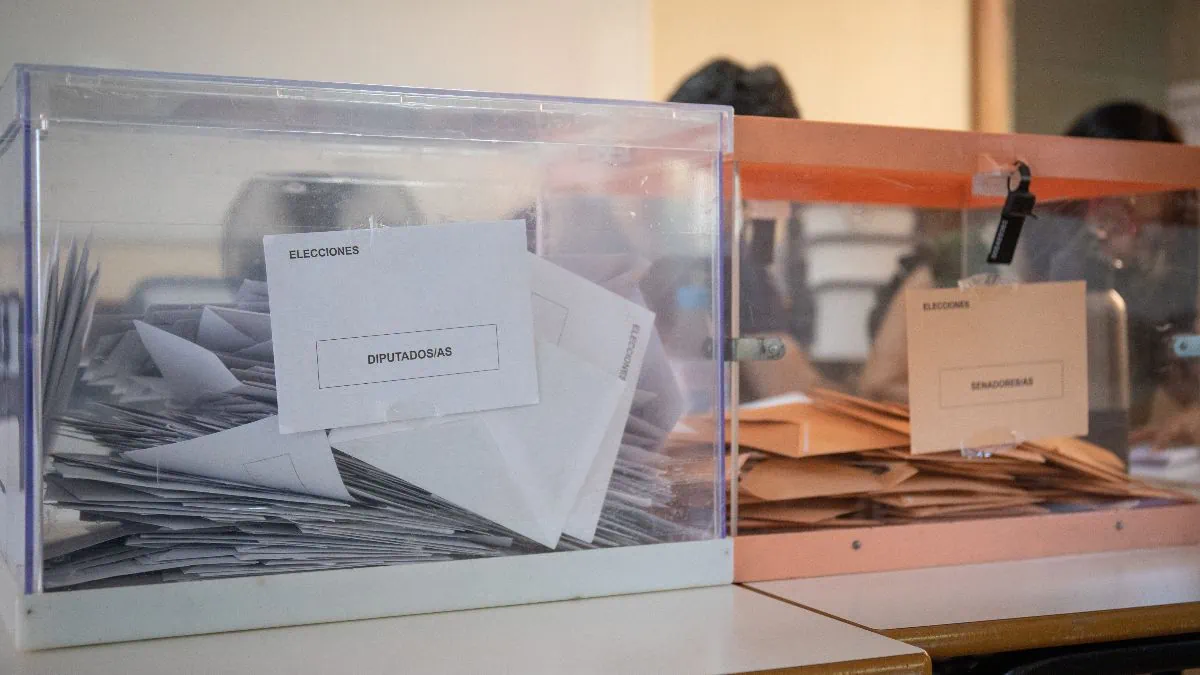 Ley D’Hondt: así afecta a cada Comunidad y partido político el sistema de voto en las elecciones generales 2026 Una urn