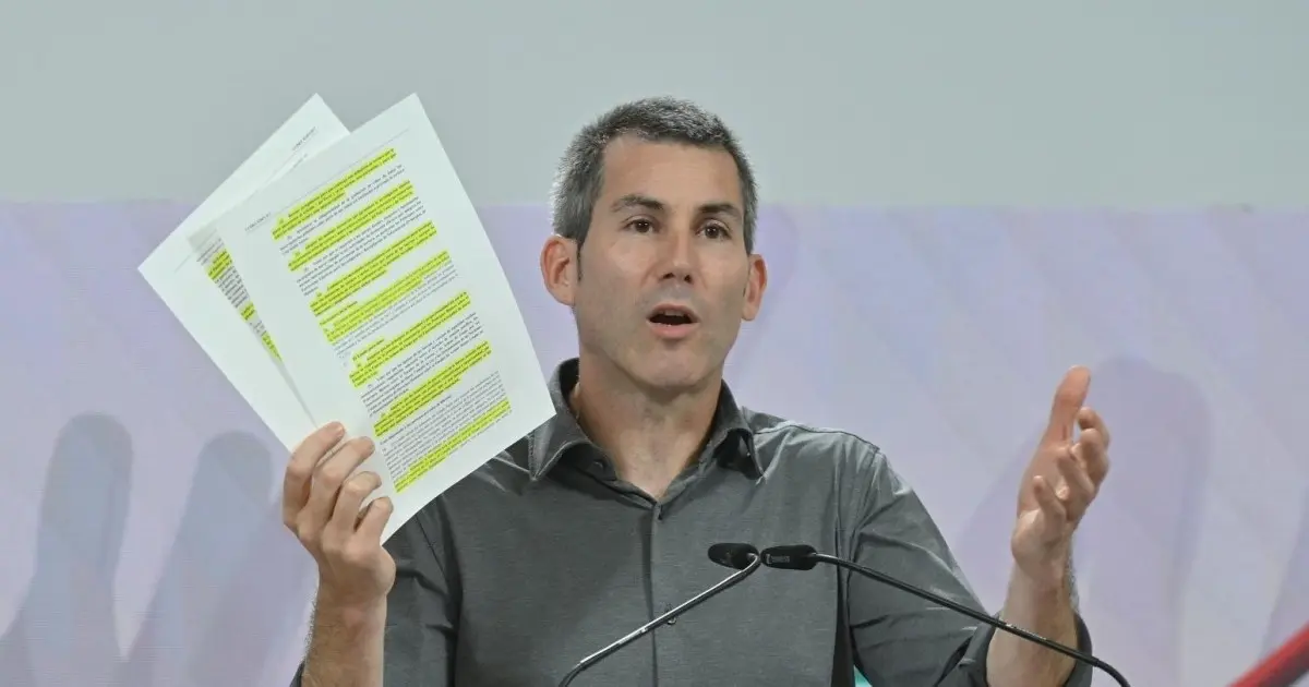 Arkaitz Rodríguez, de Bildu, rechaza la violencia como “vía para enfrentar al fascismo” y llama a movilizarse pacíficamente el 14 de noviembre en Bilbao